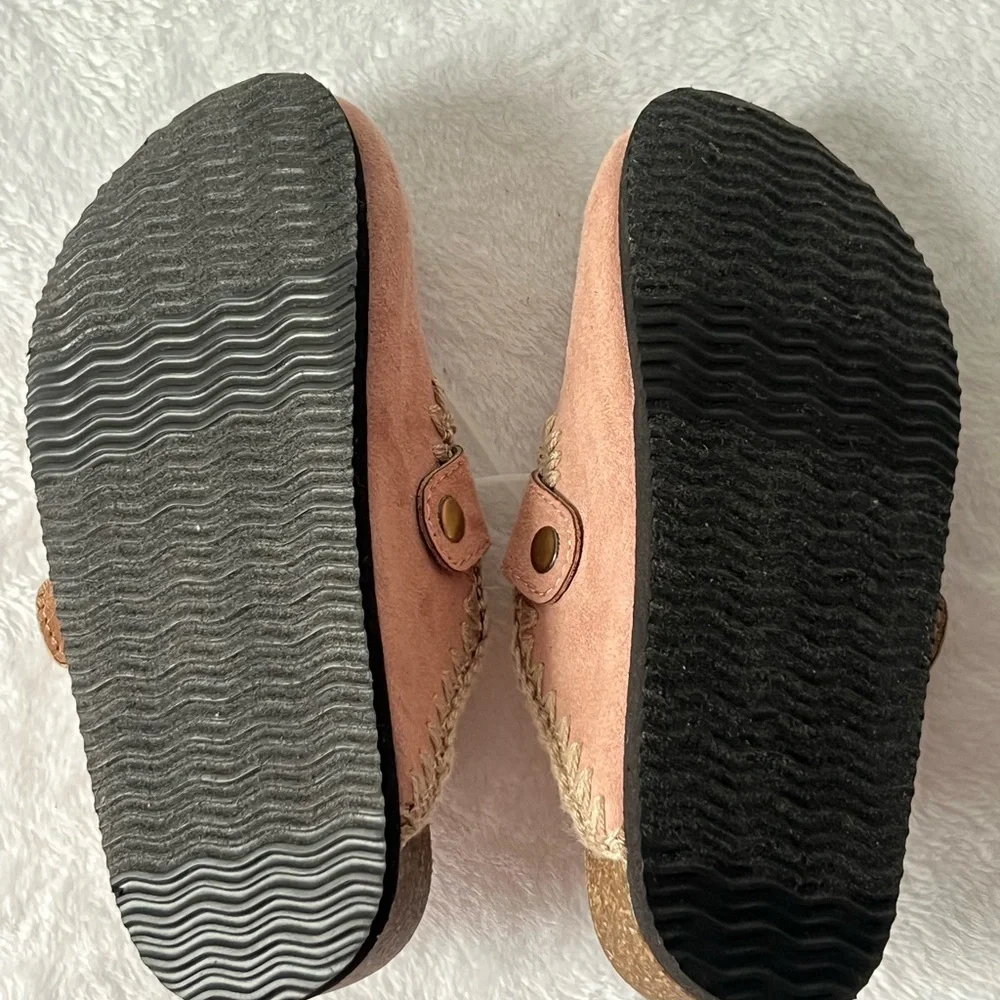 White Mountain Footbed Pink Suede Shoes with Embroidery, Size 11, NWOT‎
